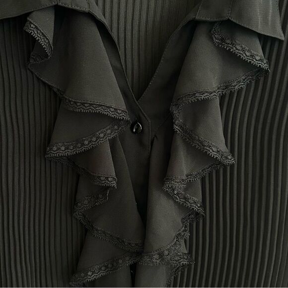 Maggie Barnes Womens Button Up Top Size 2X Stretch Accordion Pleat Romantic Goth - Picture 4 of 11